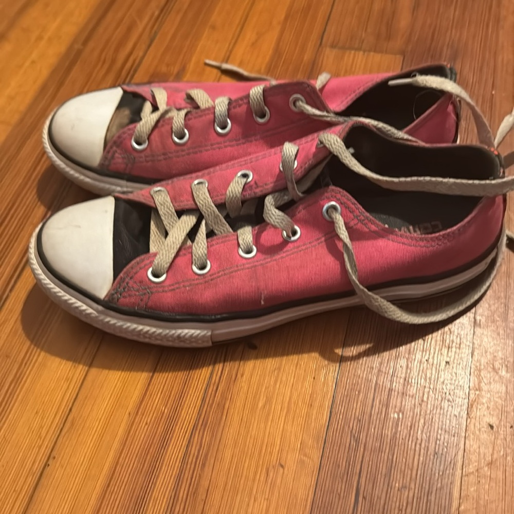 Converse - Picture 2 of 3